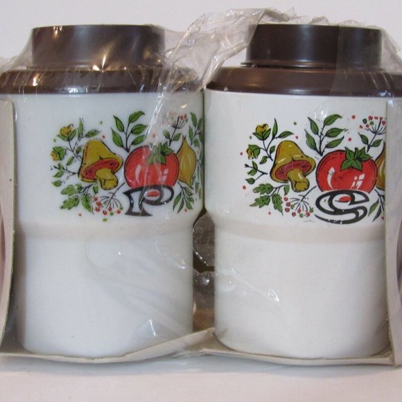 Vtg Sterilite Garden Plastic Salt Pepper Shaker Set Made in Canada NOS Sealed - Picture 1 of 5